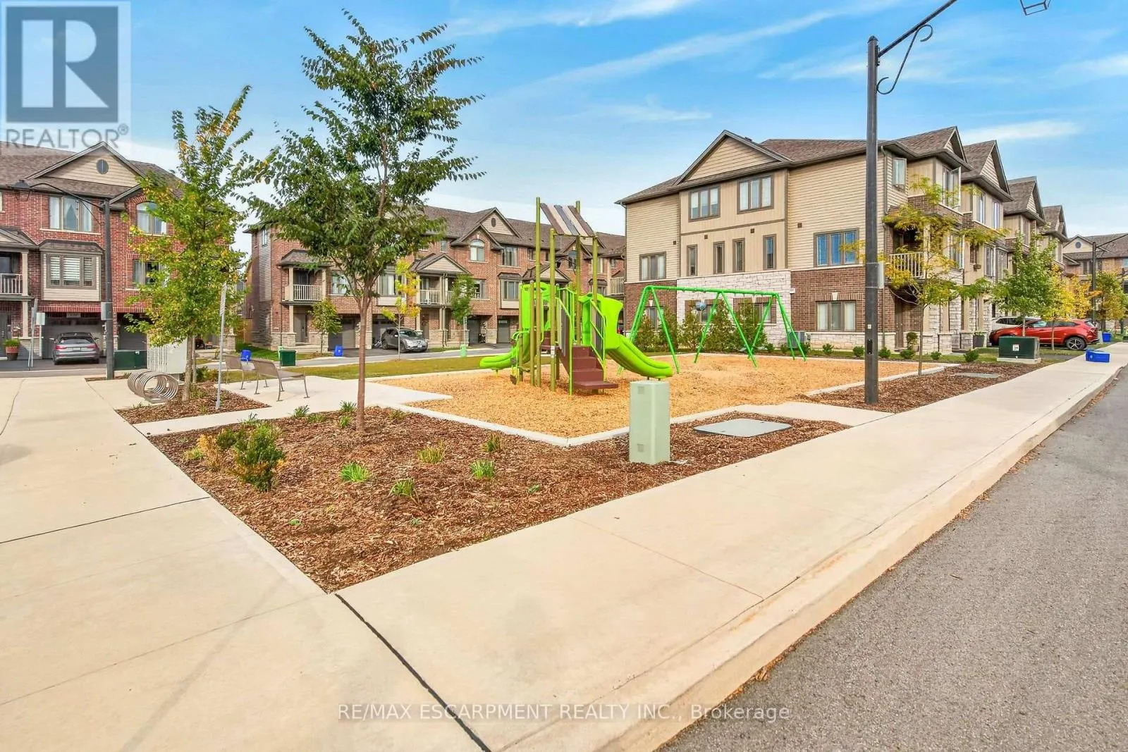 51 - 19 PICARDY DRIVE