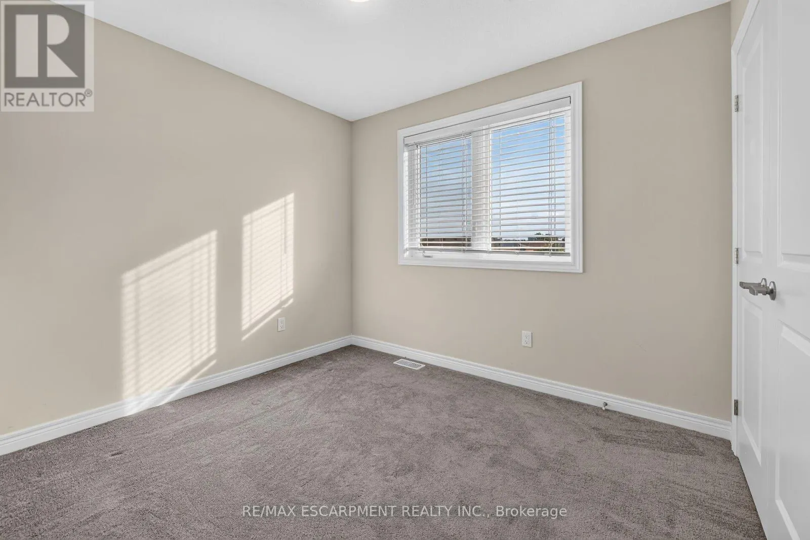 51 - 19 PICARDY DRIVE