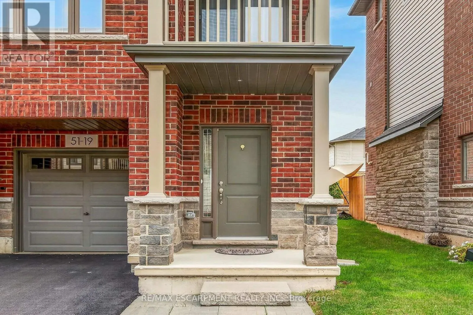 51 - 19 PICARDY DRIVE
