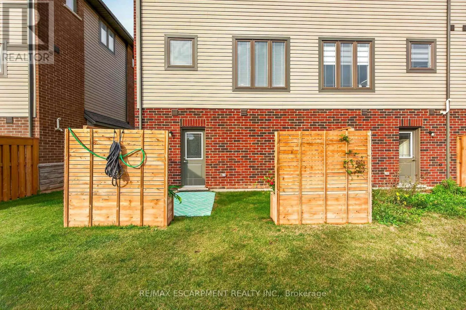 51 - 19 PICARDY DRIVE
