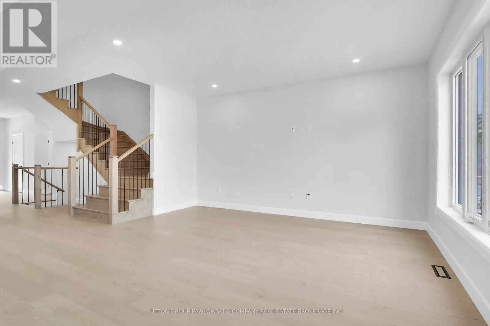 3 - 414 OLD WONDERLAND ROAD #3