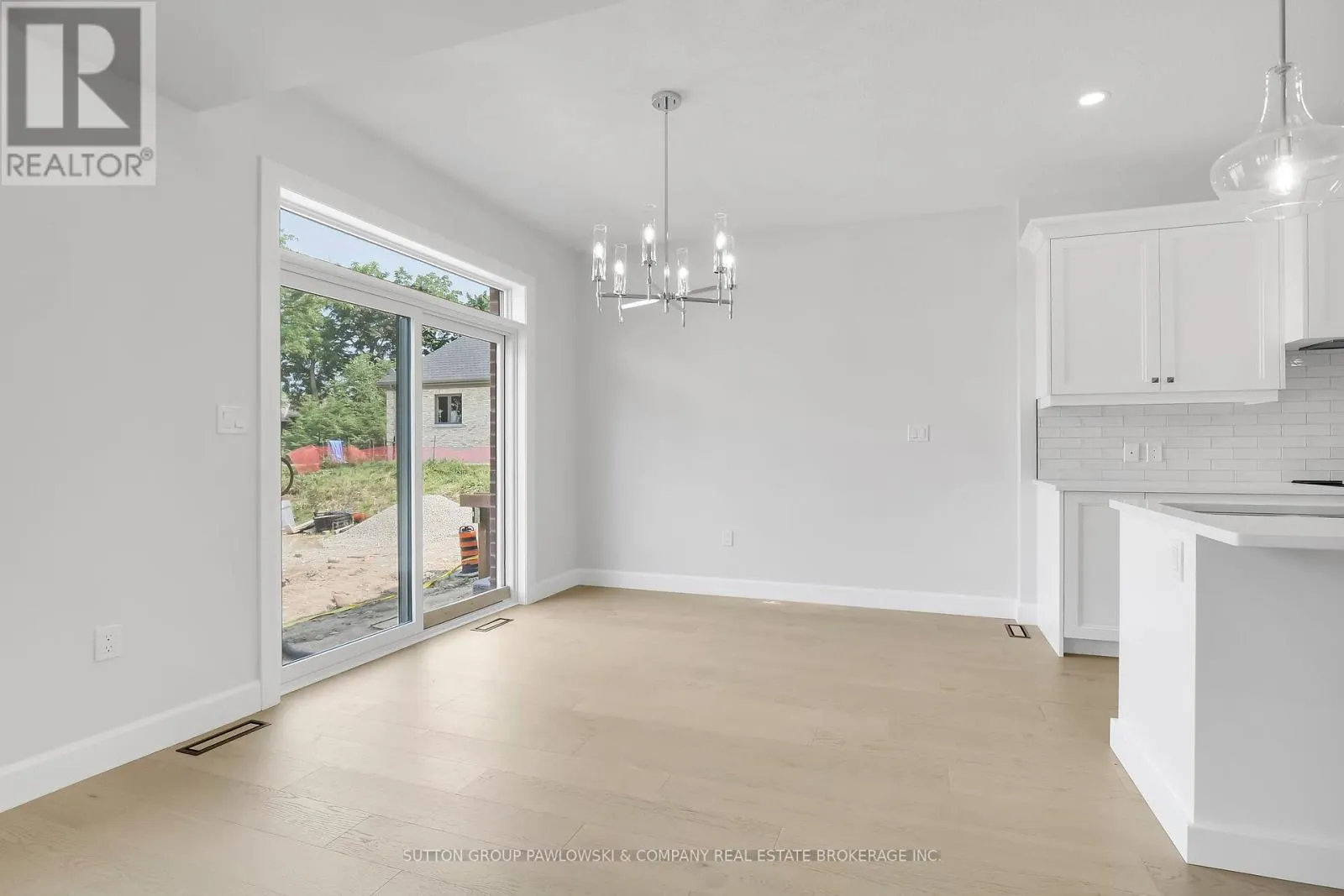 3 - 414 OLD WONDERLAND ROAD #3