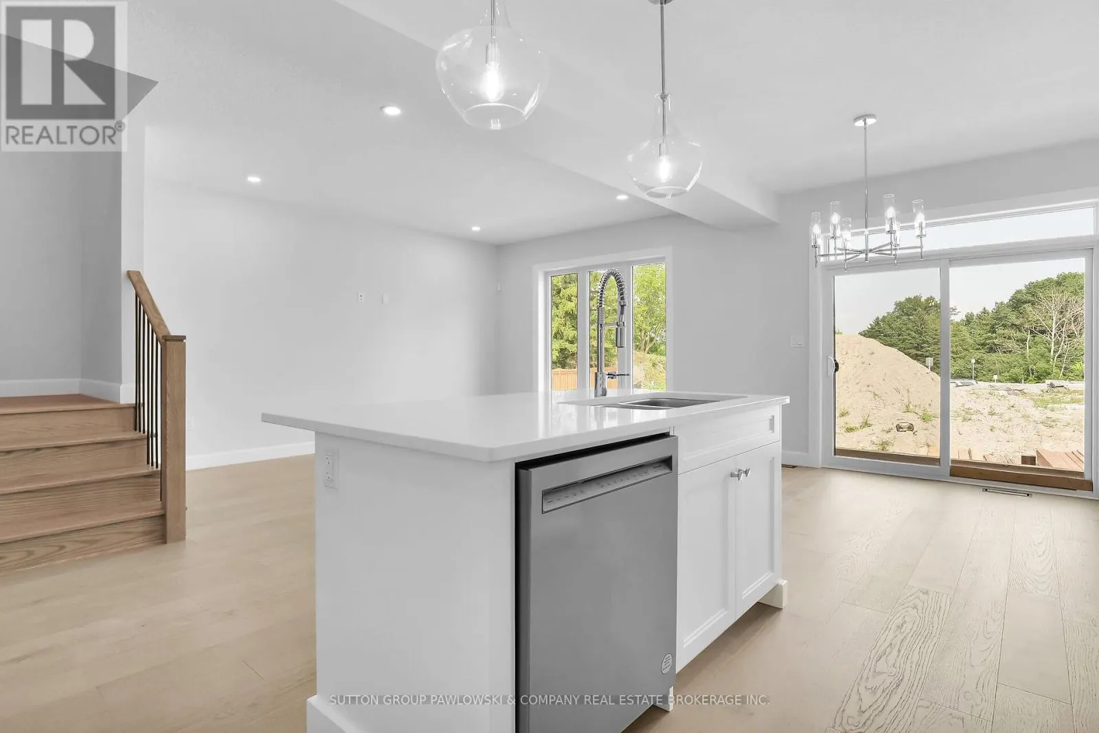 3 - 414 OLD WONDERLAND ROAD #3