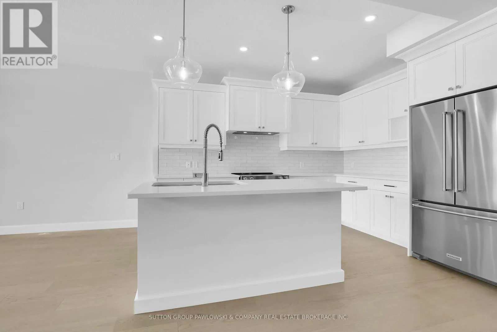3 - 414 OLD WONDERLAND ROAD #3