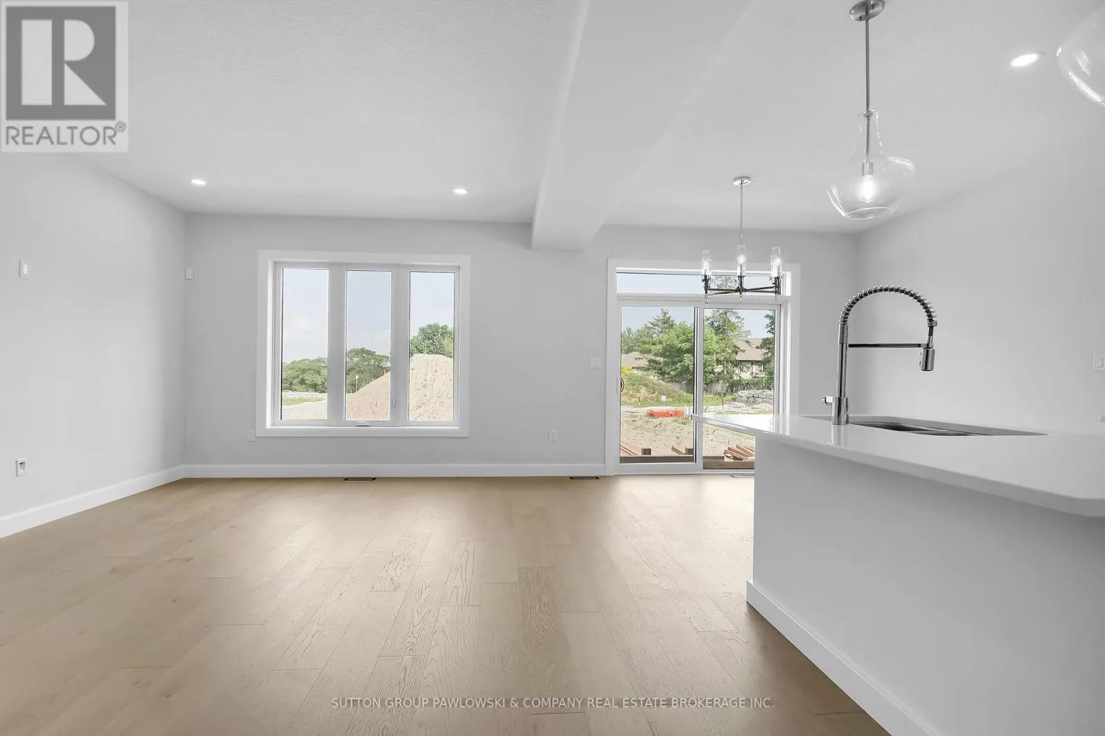 3 - 414 OLD WONDERLAND ROAD #3