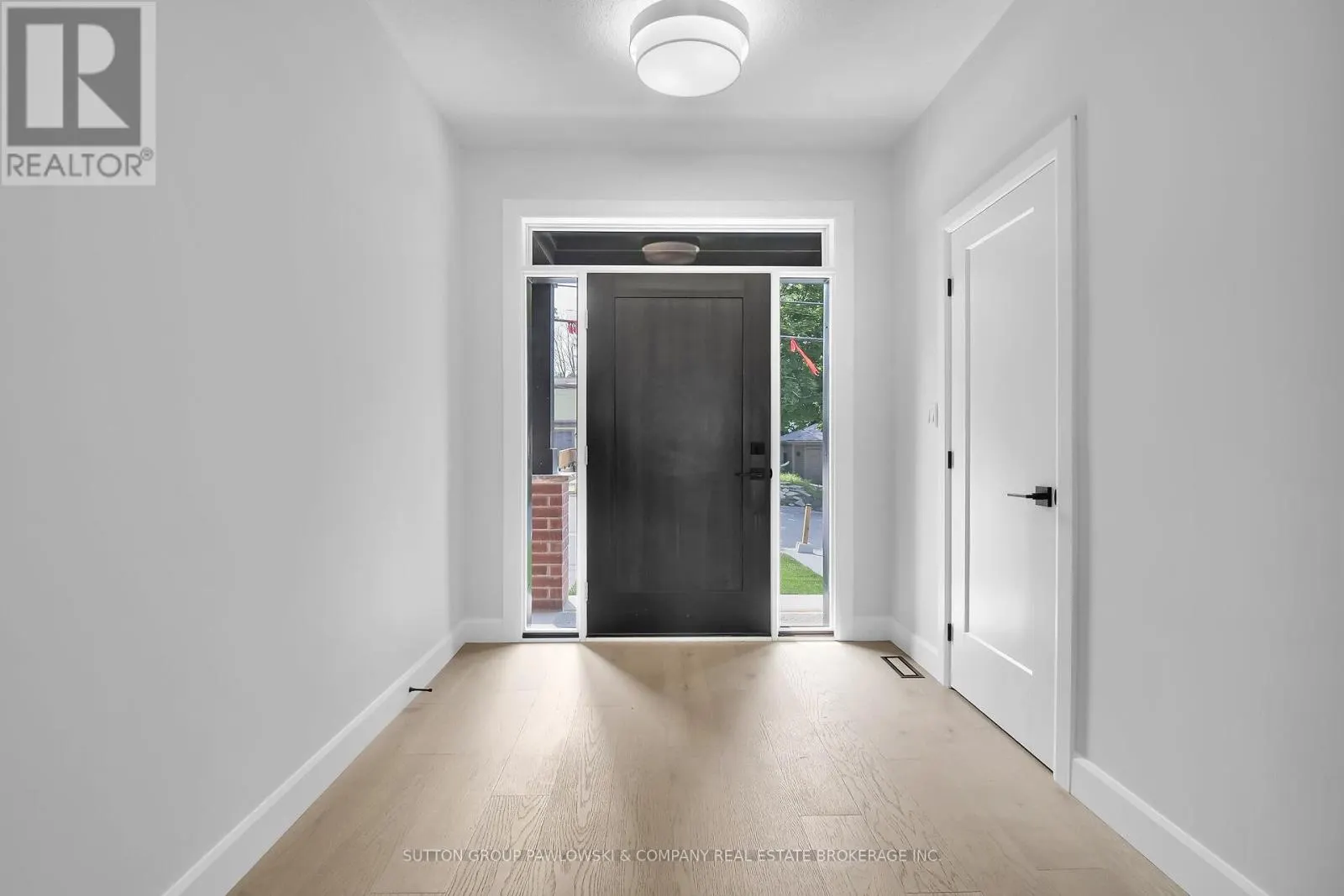3 - 414 OLD WONDERLAND ROAD #3