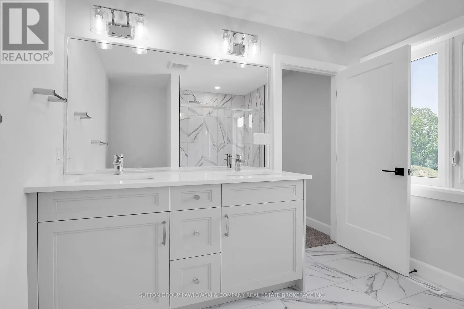 3 - 414 OLD WONDERLAND ROAD #3
