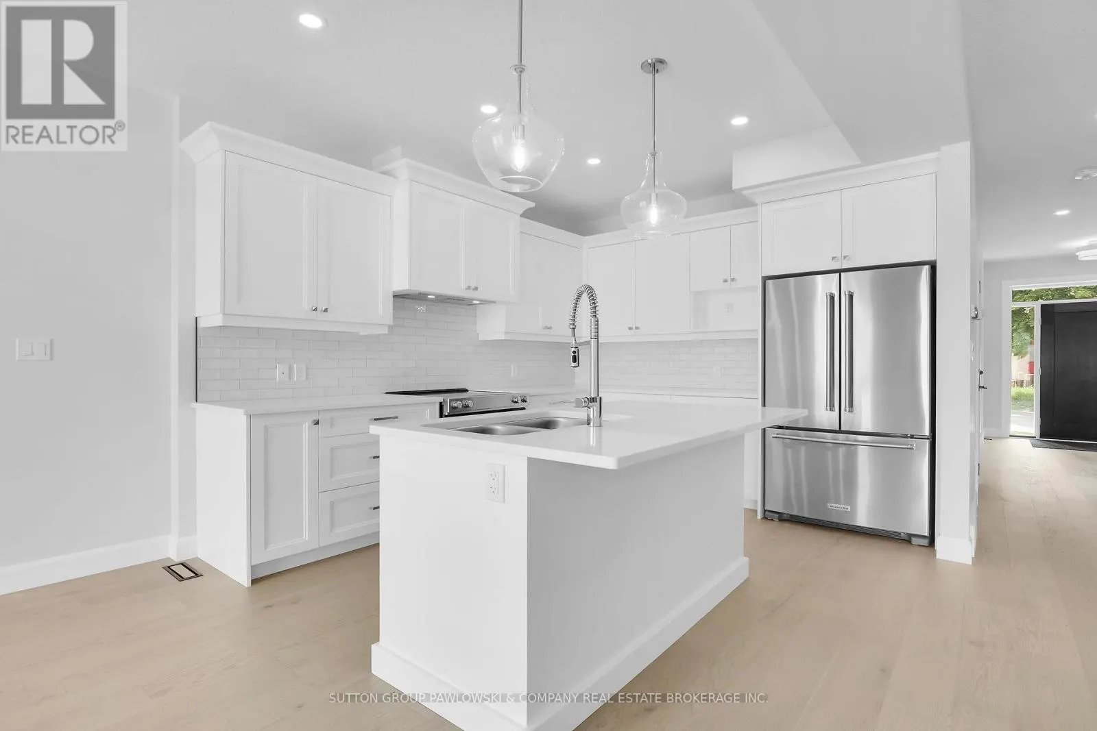 3 - 414 OLD WONDERLAND ROAD #3