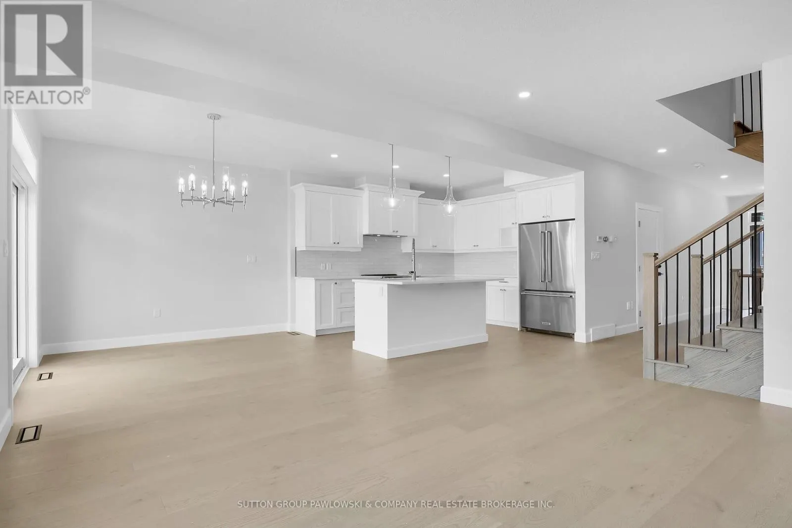 3 - 414 OLD WONDERLAND ROAD #3