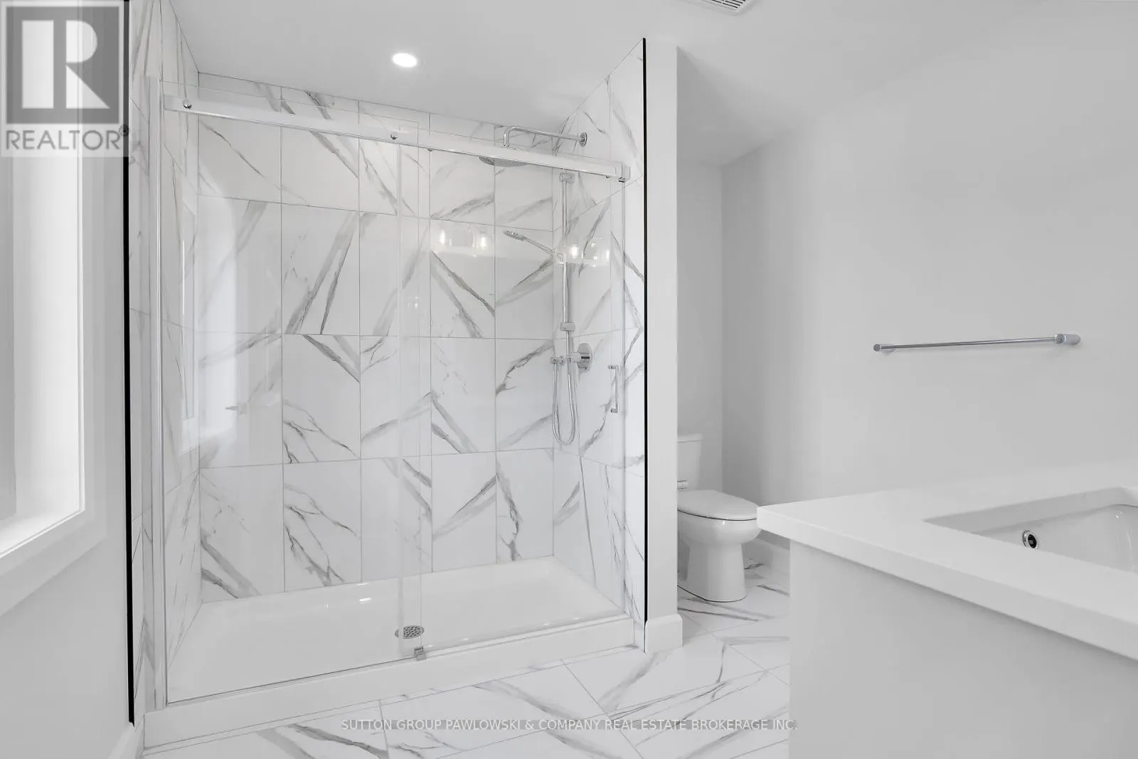 3 - 414 OLD WONDERLAND ROAD #3