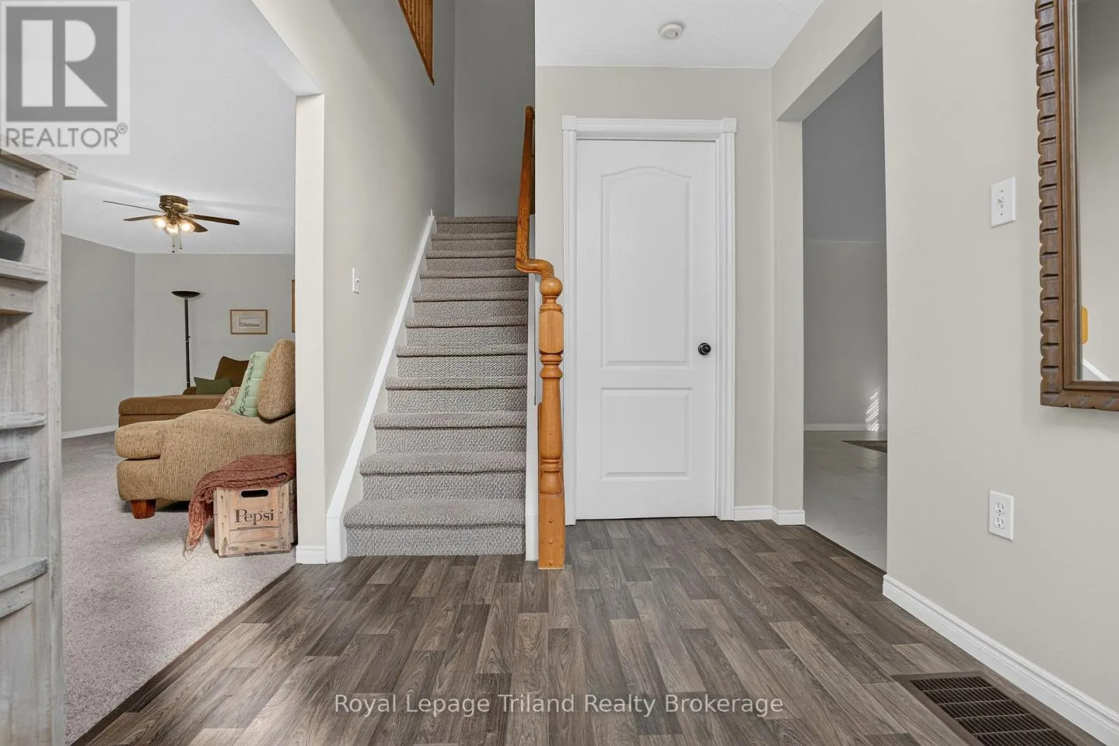14 ELGIN STREET W