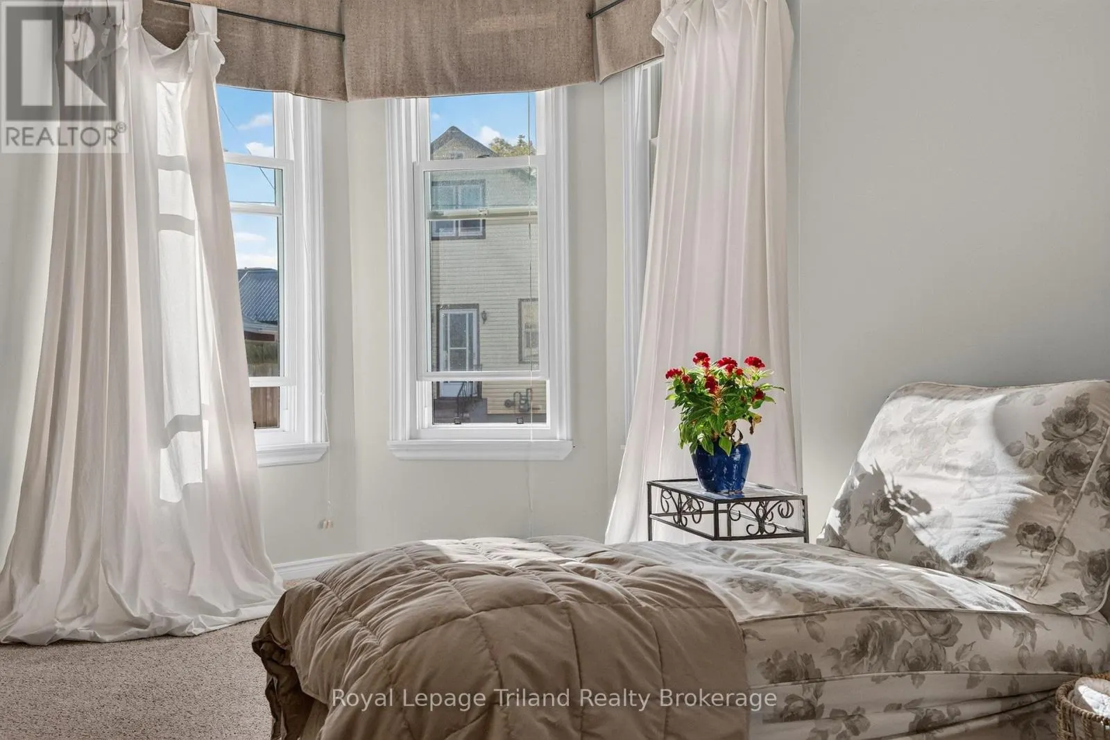 14 ELGIN STREET W