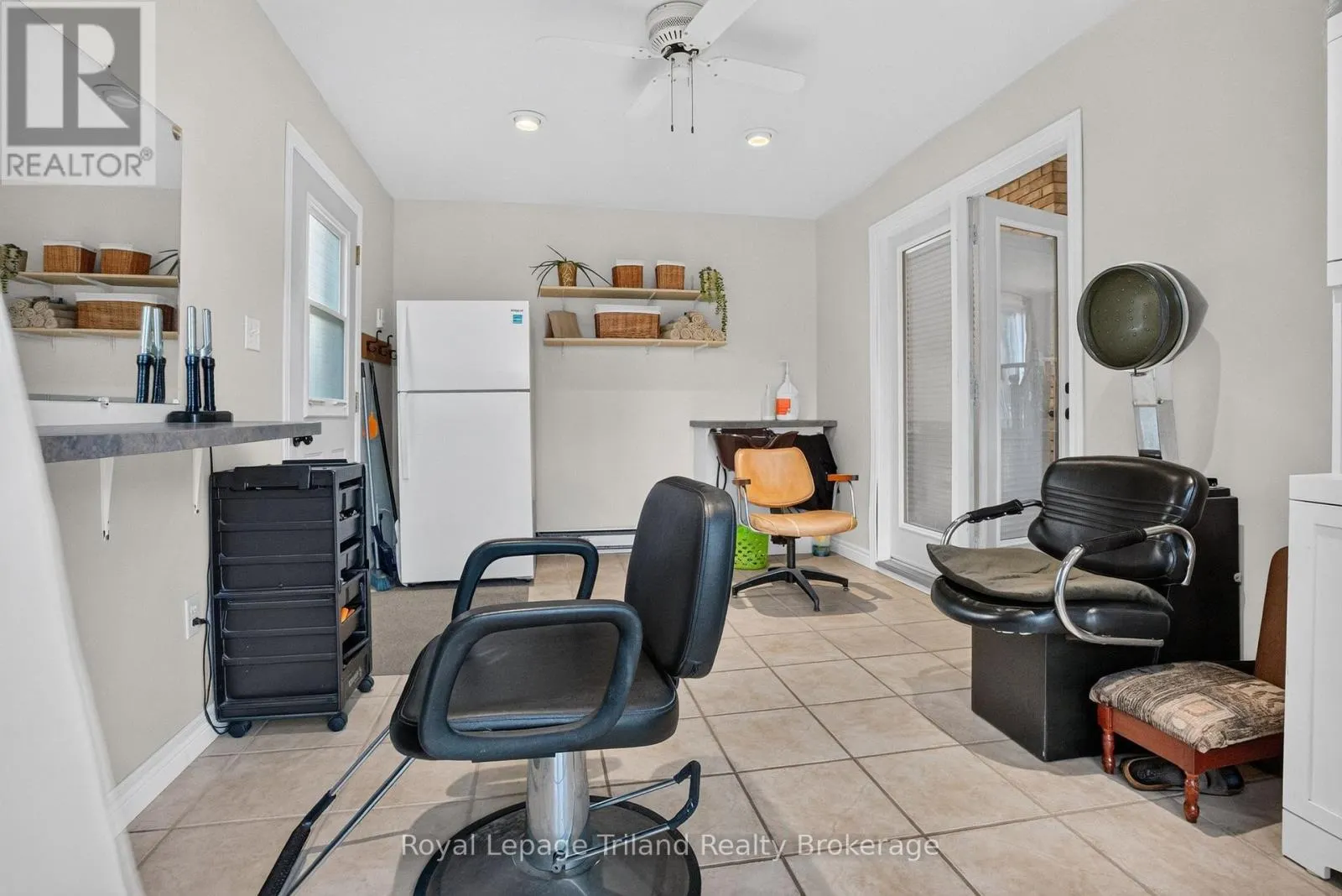 14 ELGIN STREET W