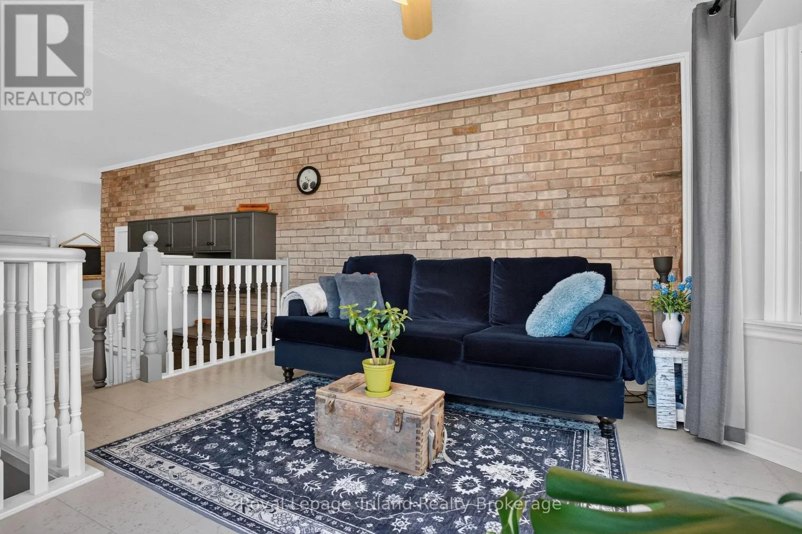 14 ELGIN STREET W