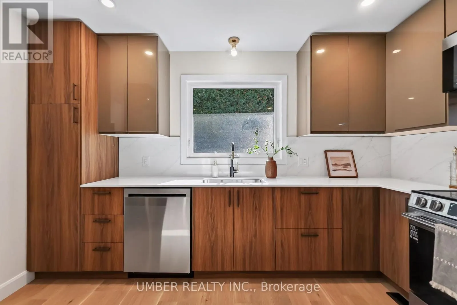 120 HAWK CRESCENT