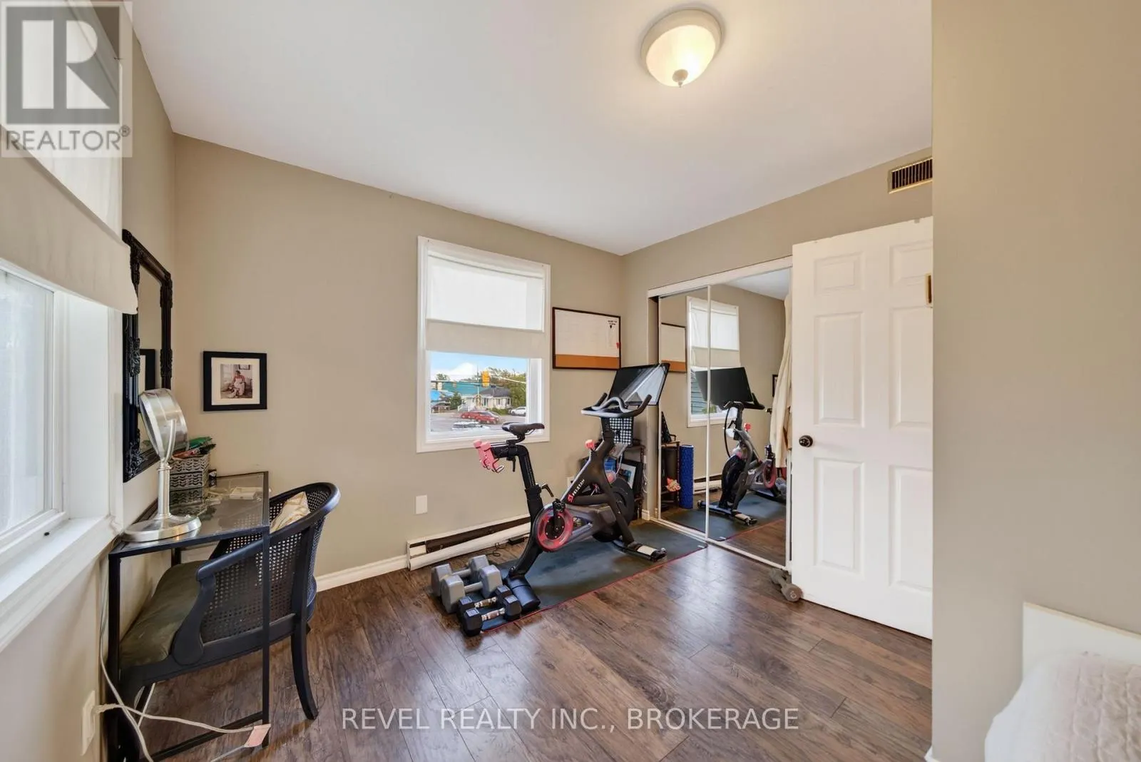 637 COLLINS BAY ROAD