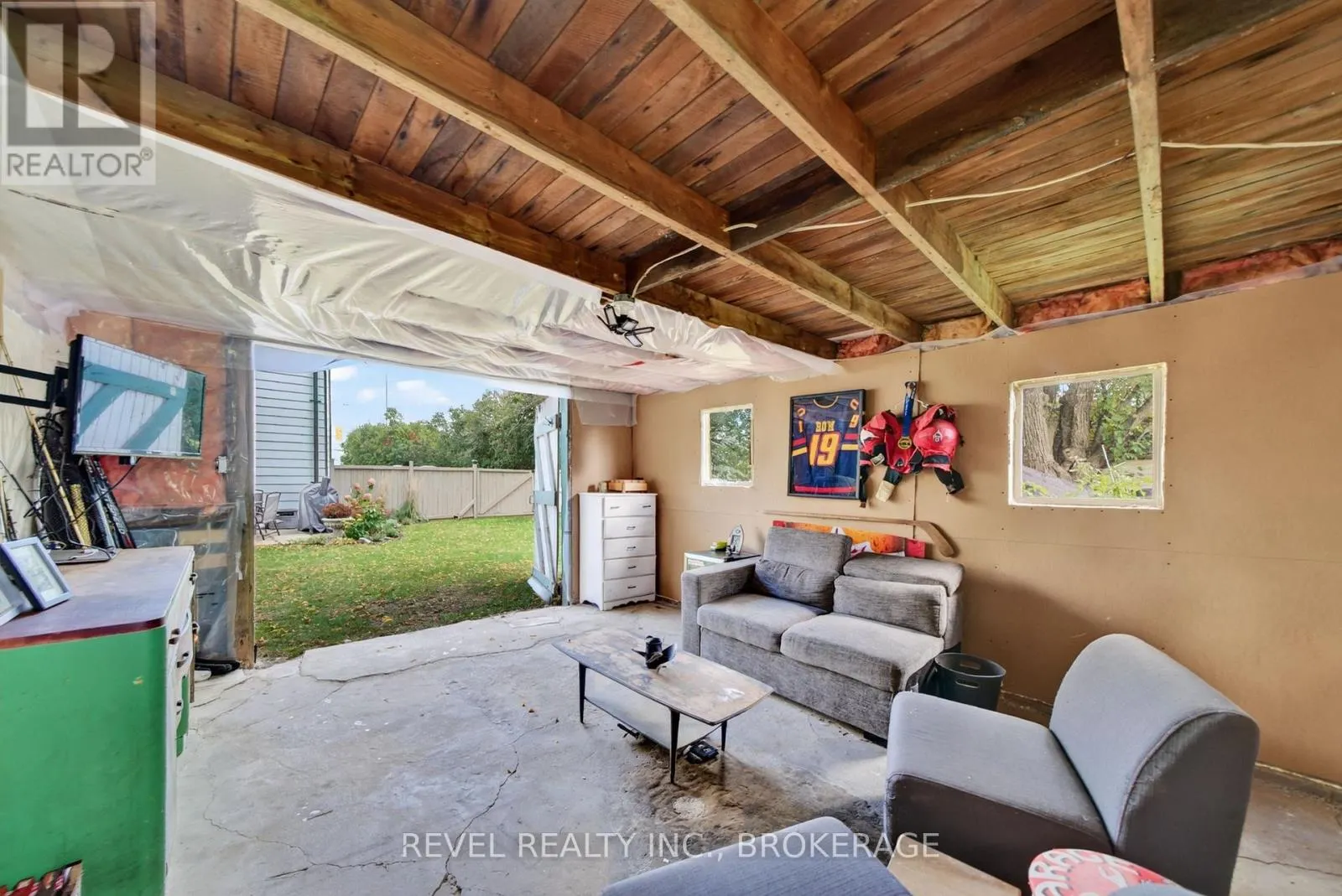 637 COLLINS BAY ROAD