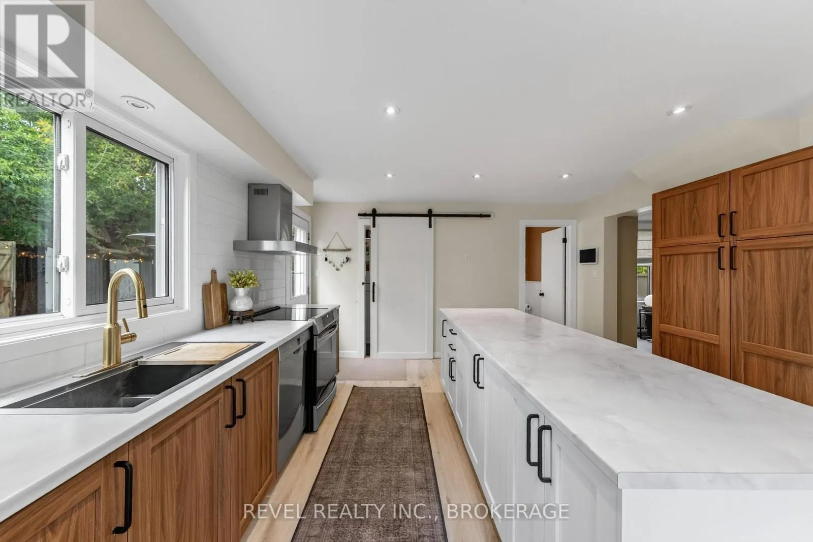 637 COLLINS BAY ROAD