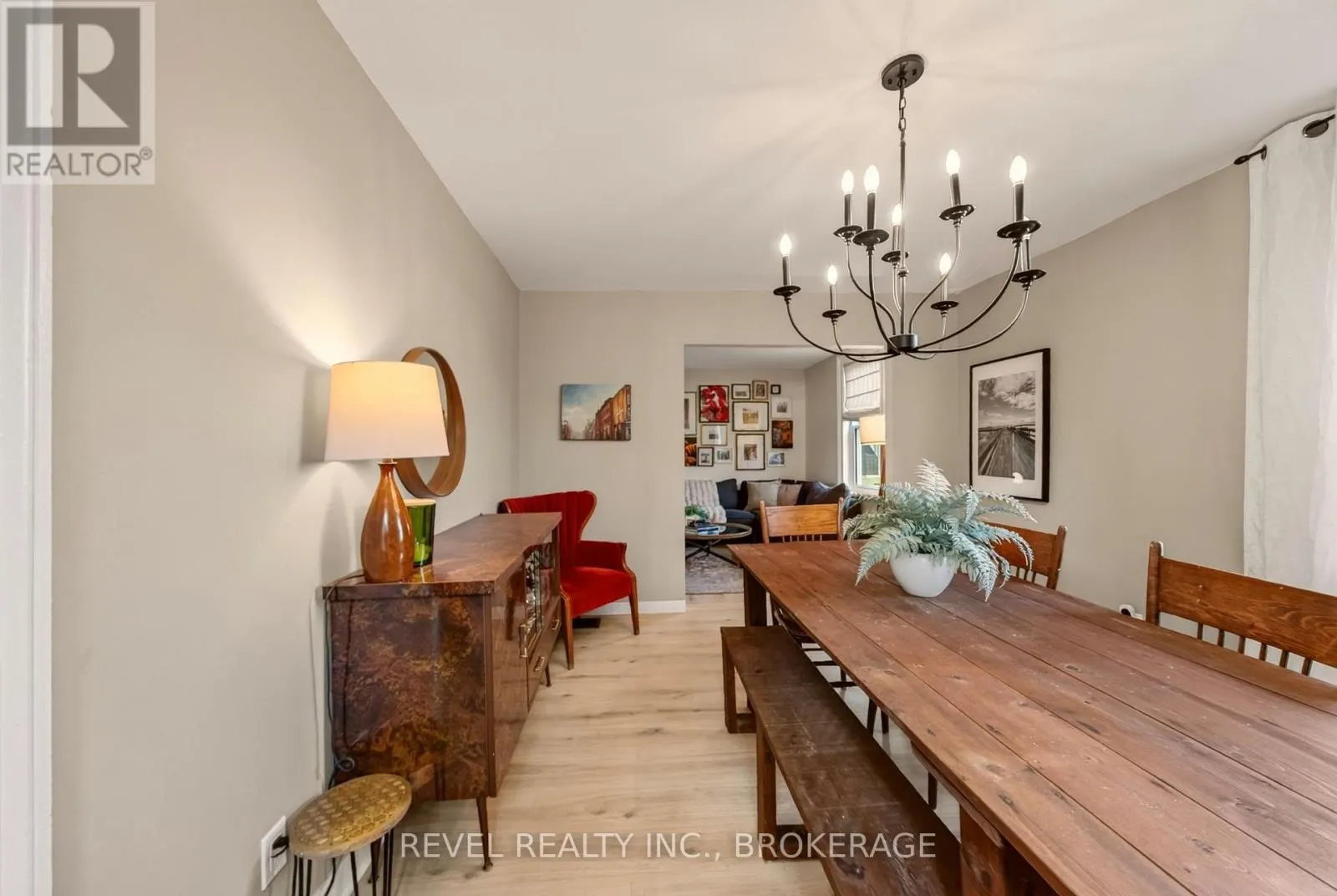 637 COLLINS BAY ROAD
