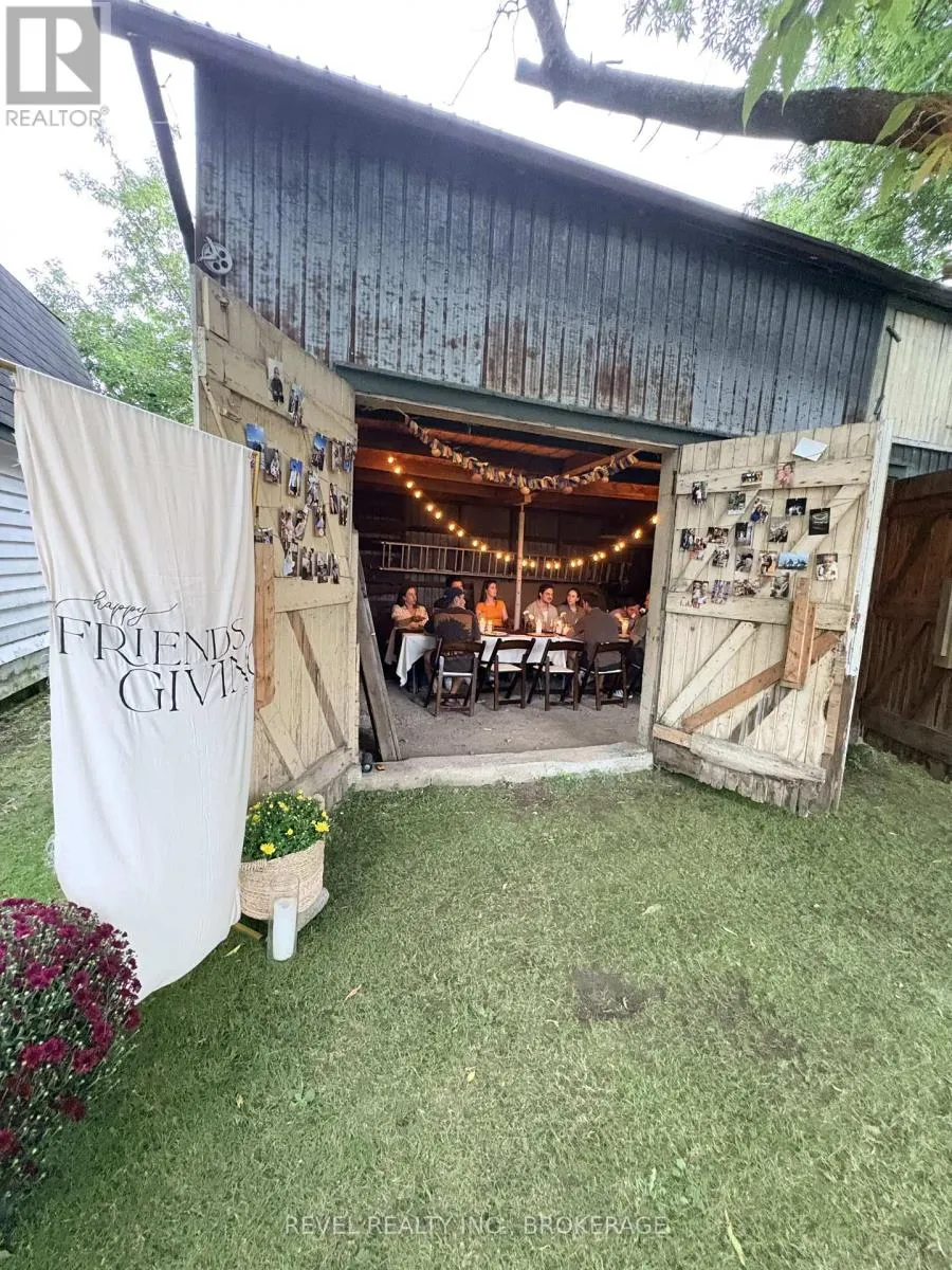 637 COLLINS BAY ROAD