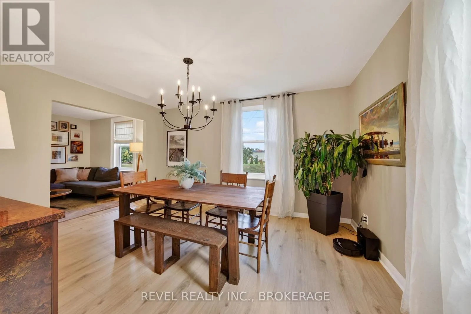 637 COLLINS BAY ROAD