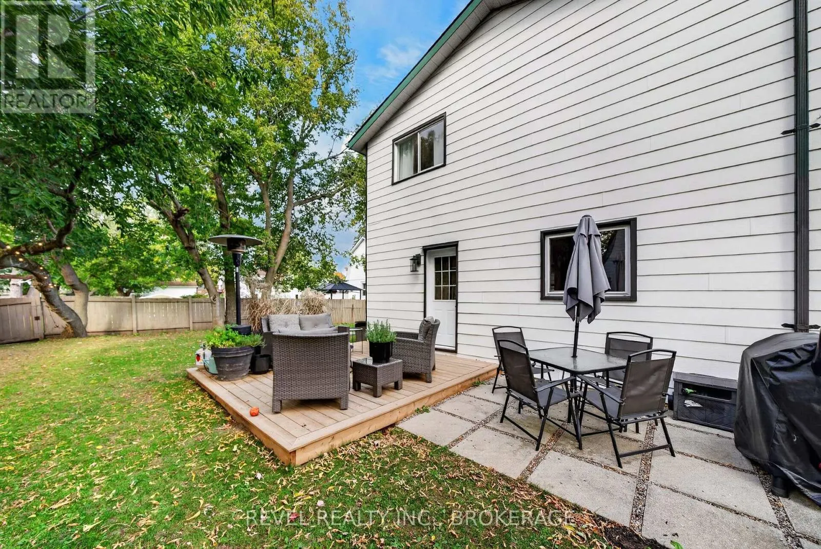 637 COLLINS BAY ROAD