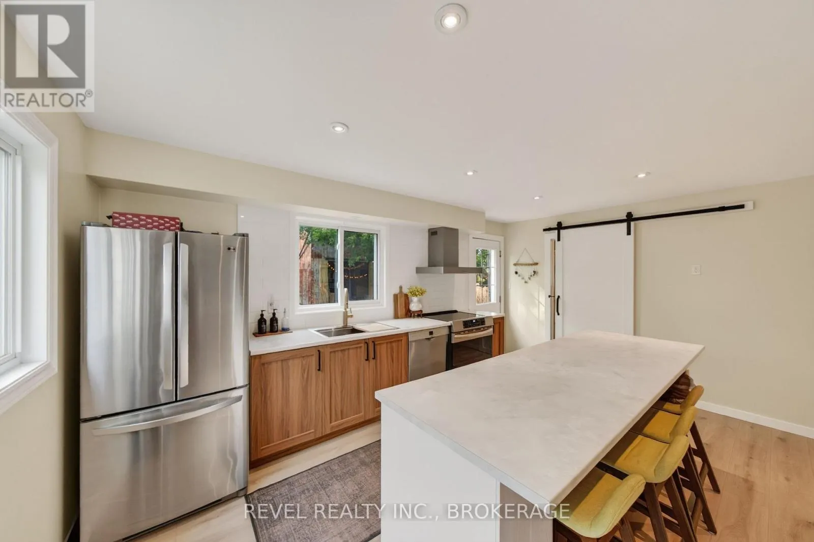 637 COLLINS BAY ROAD