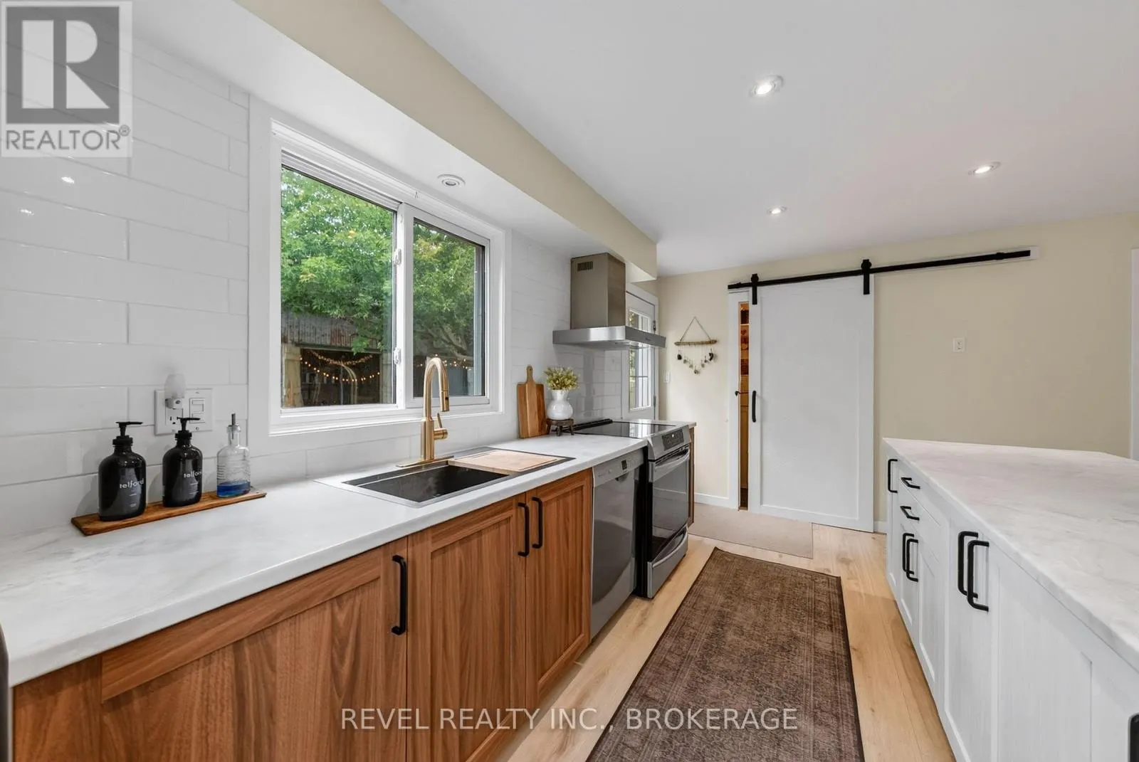 637 COLLINS BAY ROAD