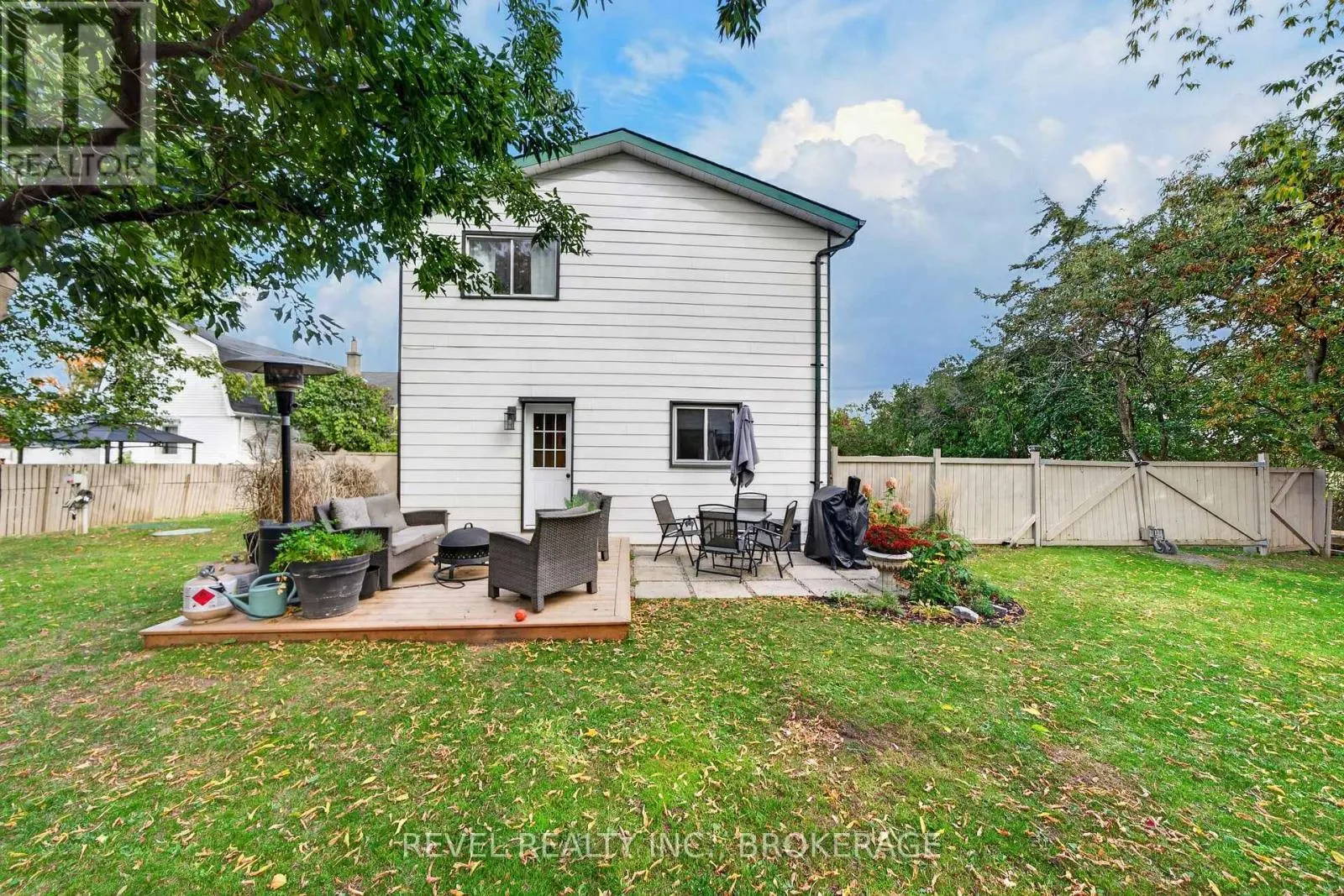 637 COLLINS BAY ROAD