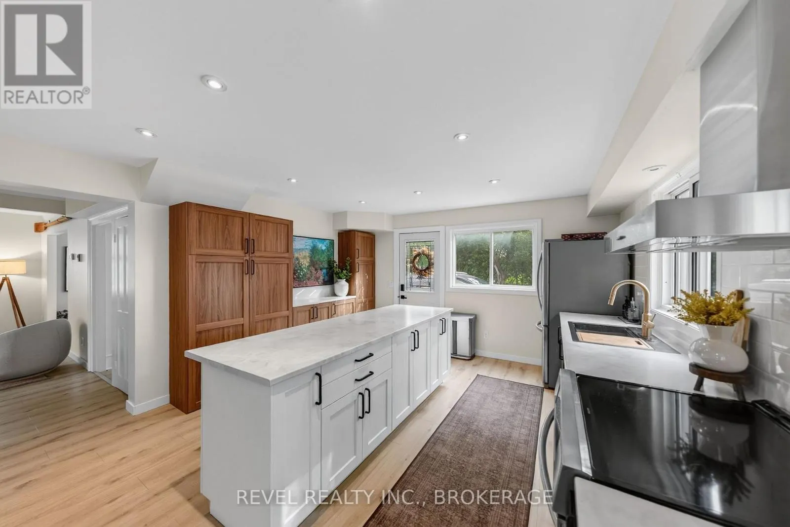 637 COLLINS BAY ROAD