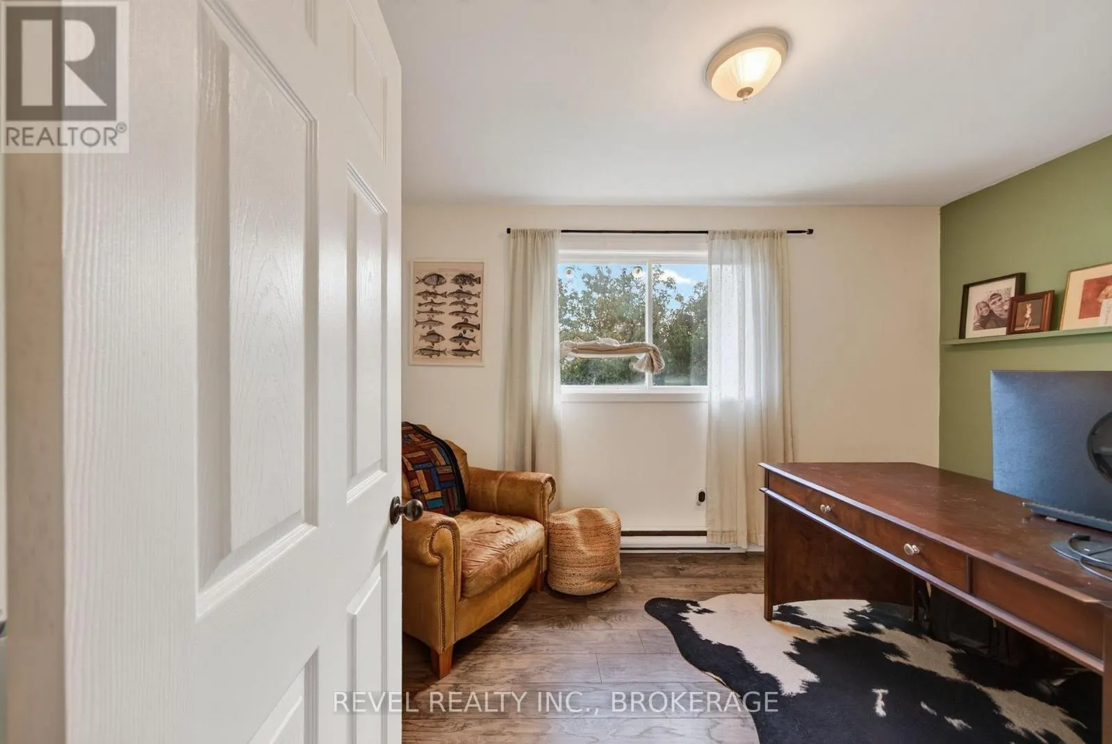 637 COLLINS BAY ROAD