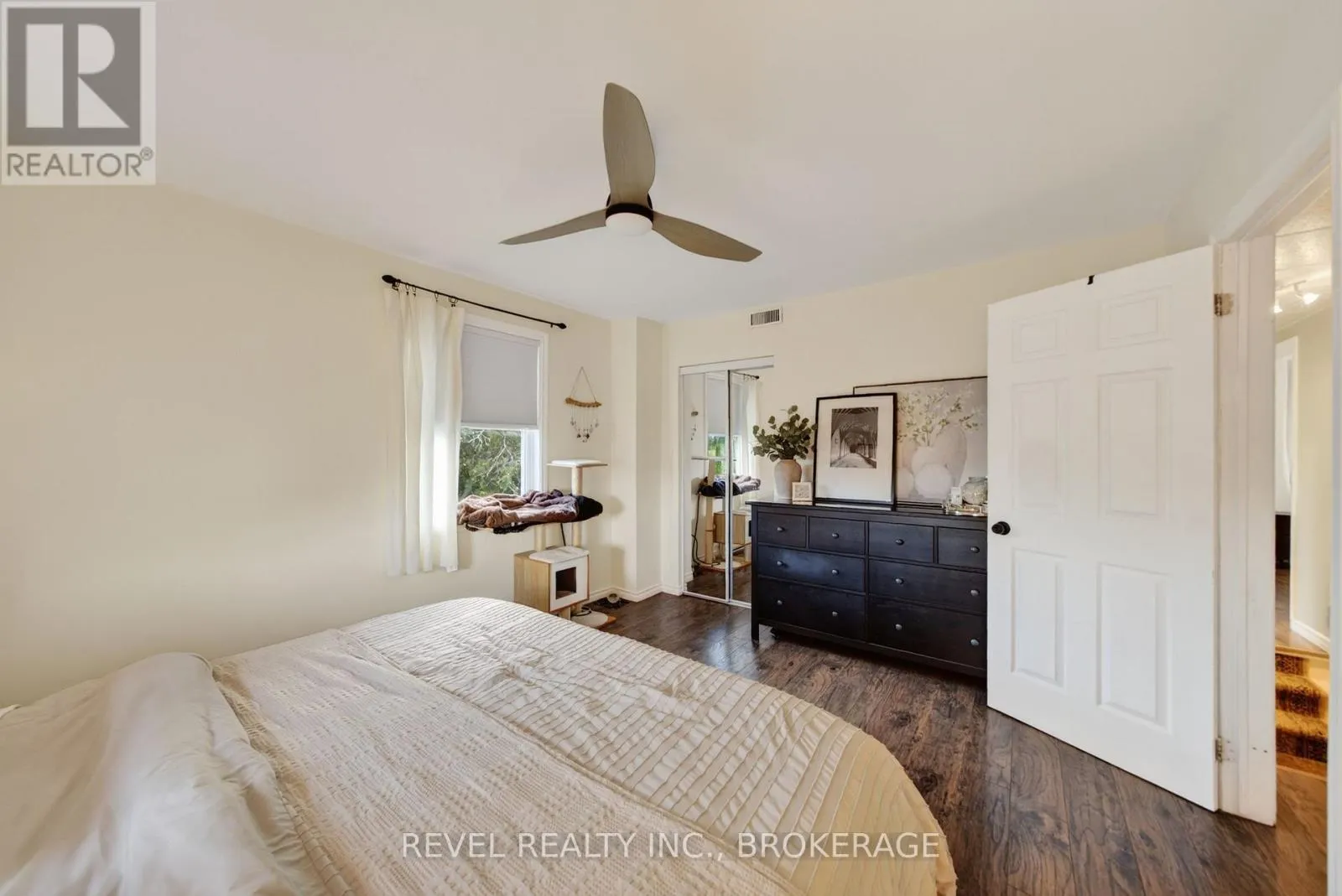 637 COLLINS BAY ROAD