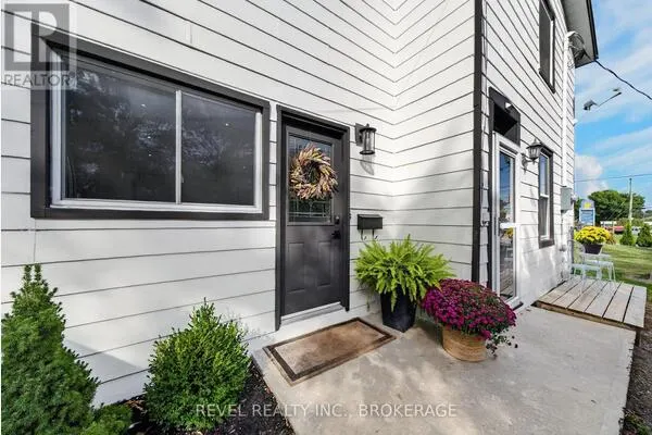 637 COLLINS BAY ROAD