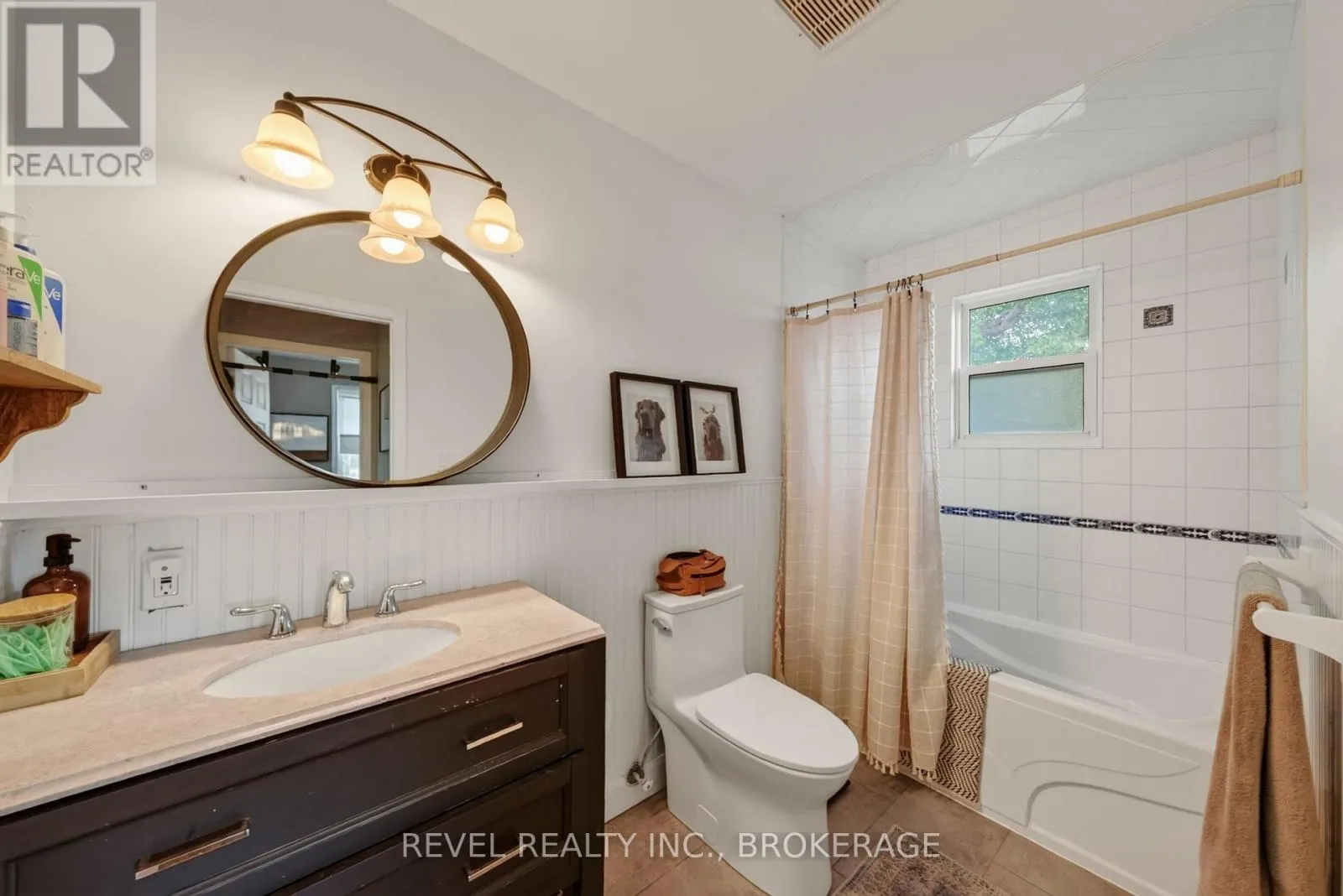 637 COLLINS BAY ROAD