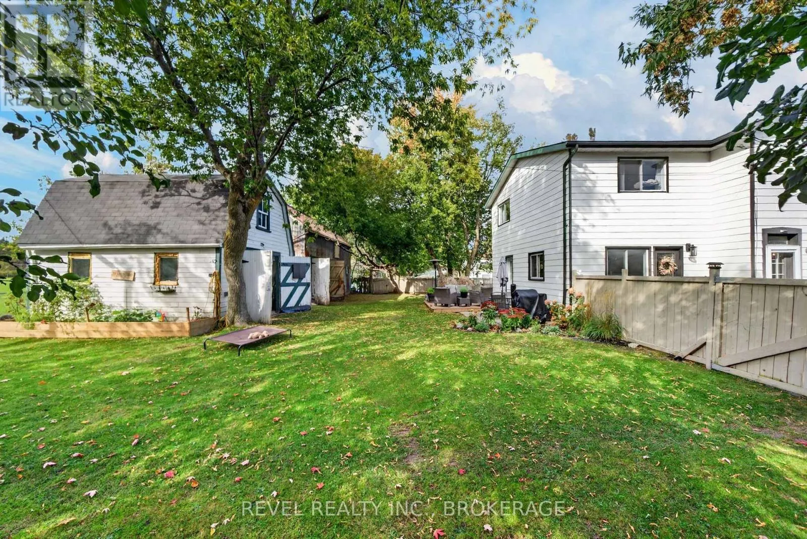 637 COLLINS BAY ROAD