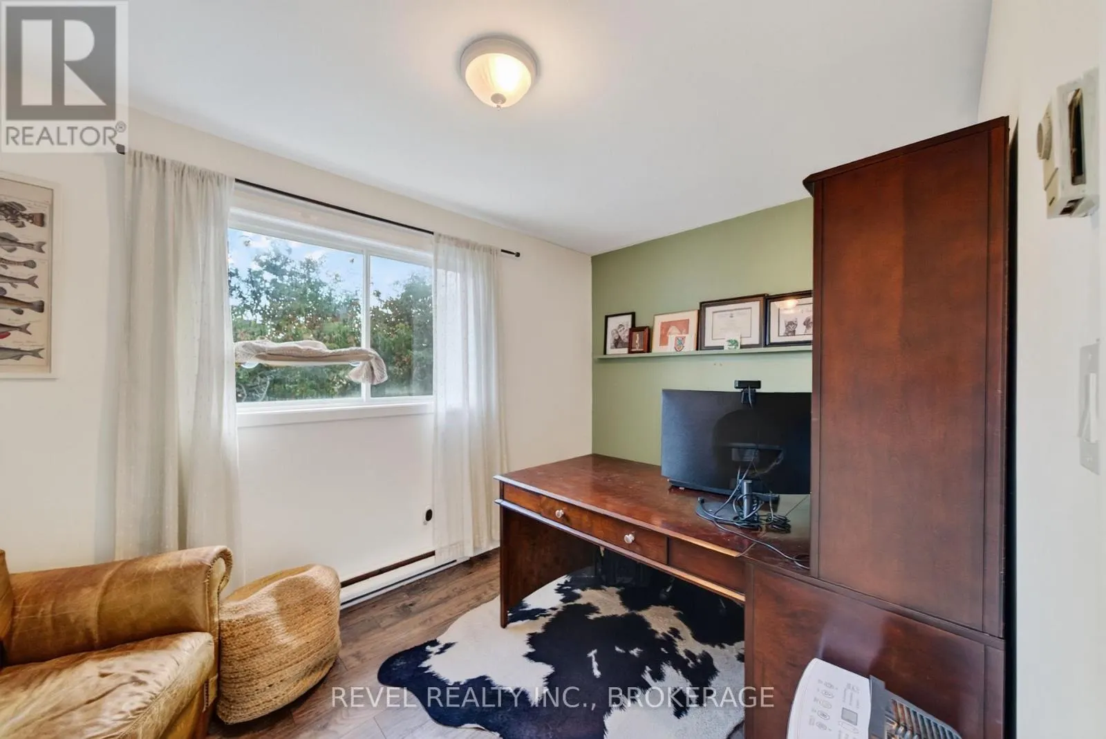 637 COLLINS BAY ROAD