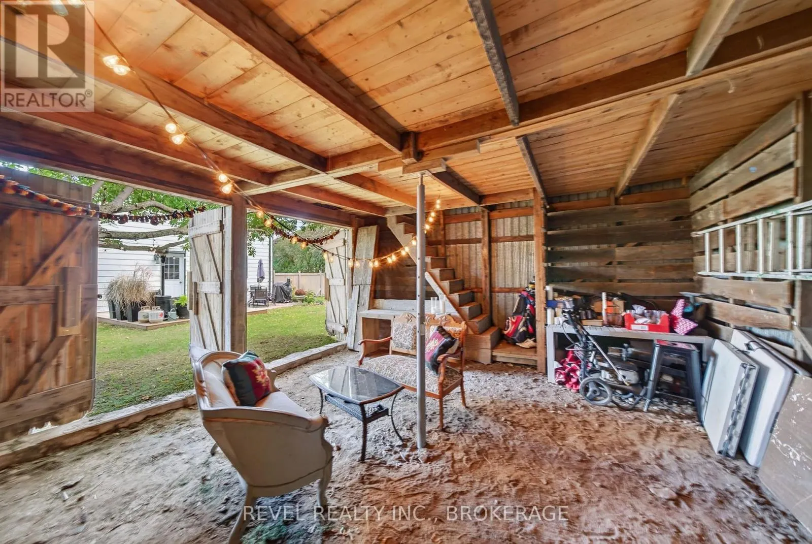637 COLLINS BAY ROAD