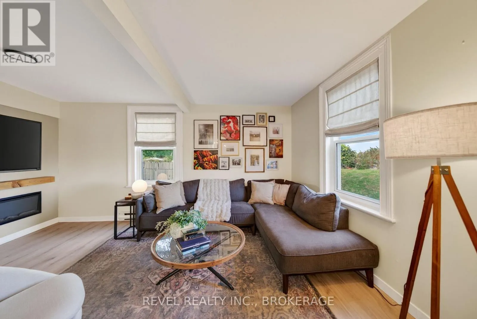 637 COLLINS BAY ROAD