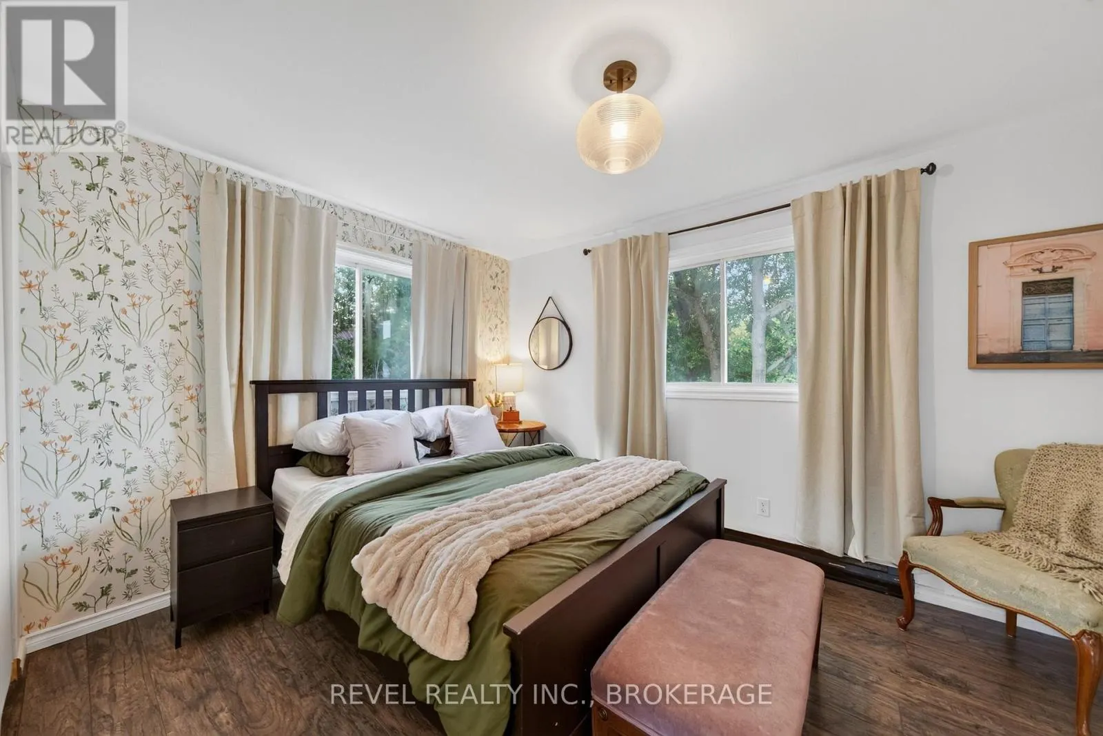637 COLLINS BAY ROAD