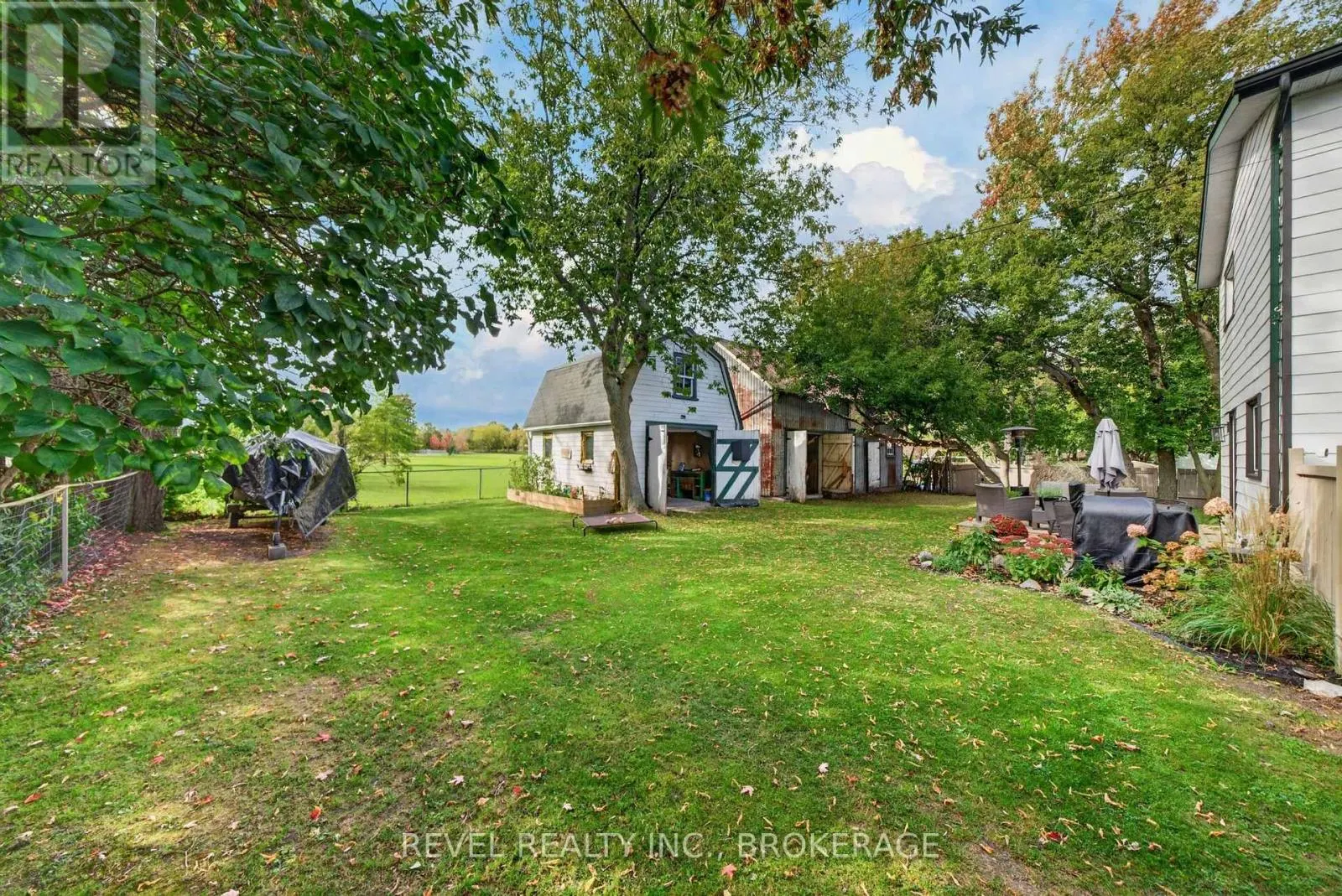 637 COLLINS BAY ROAD