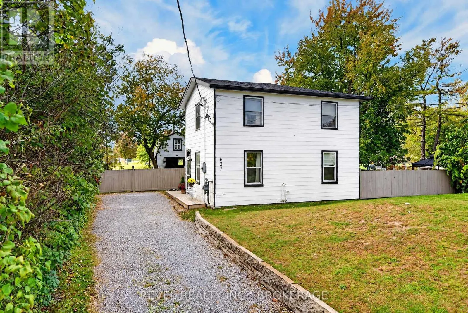637 COLLINS BAY ROAD