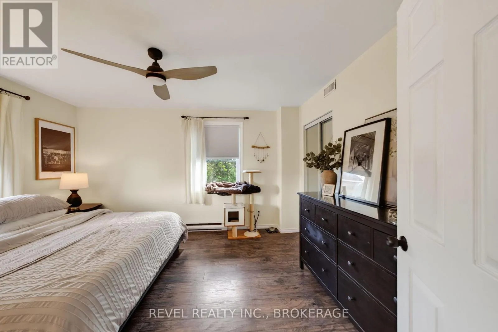 637 COLLINS BAY ROAD