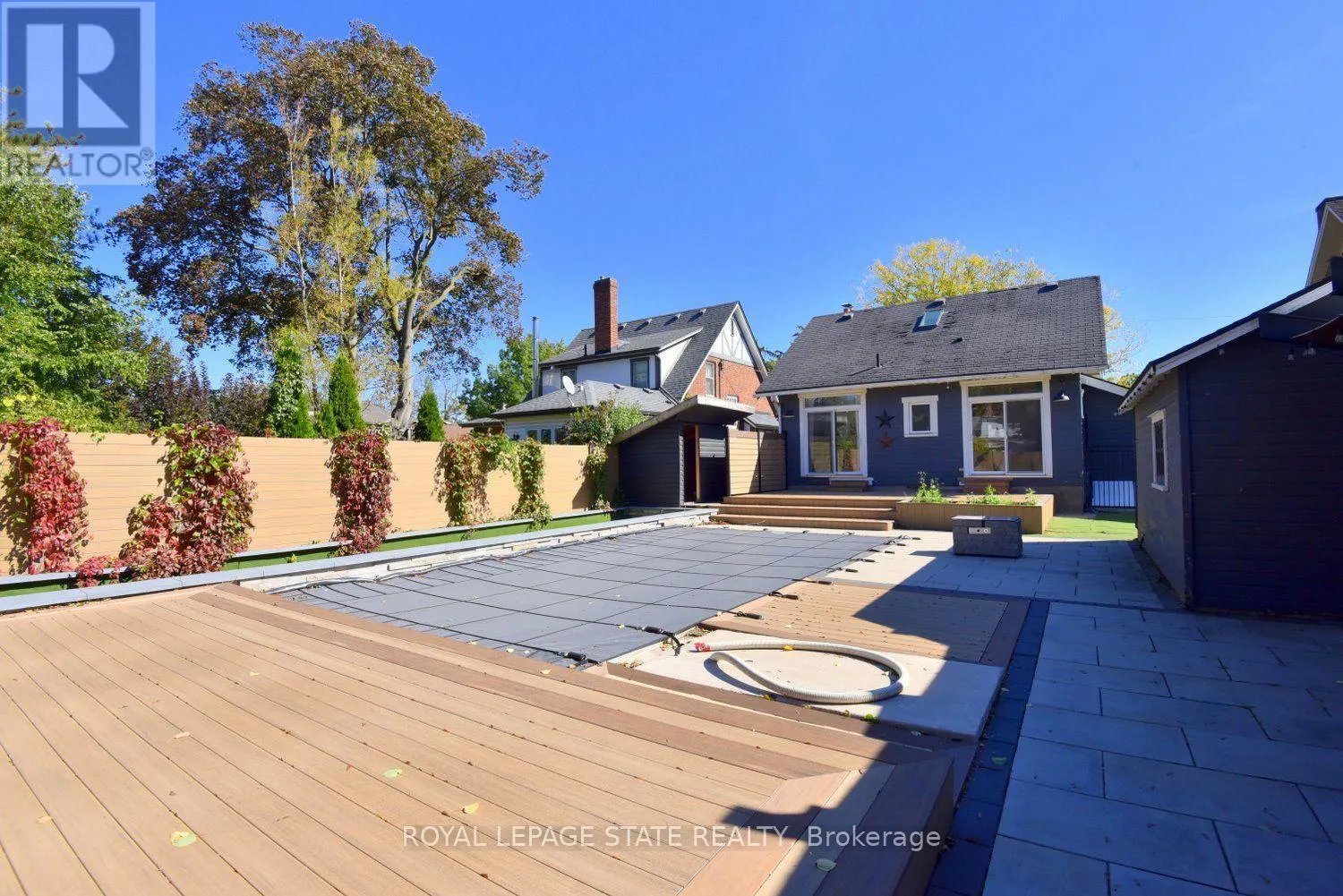 6 NELLES BOULEVARD