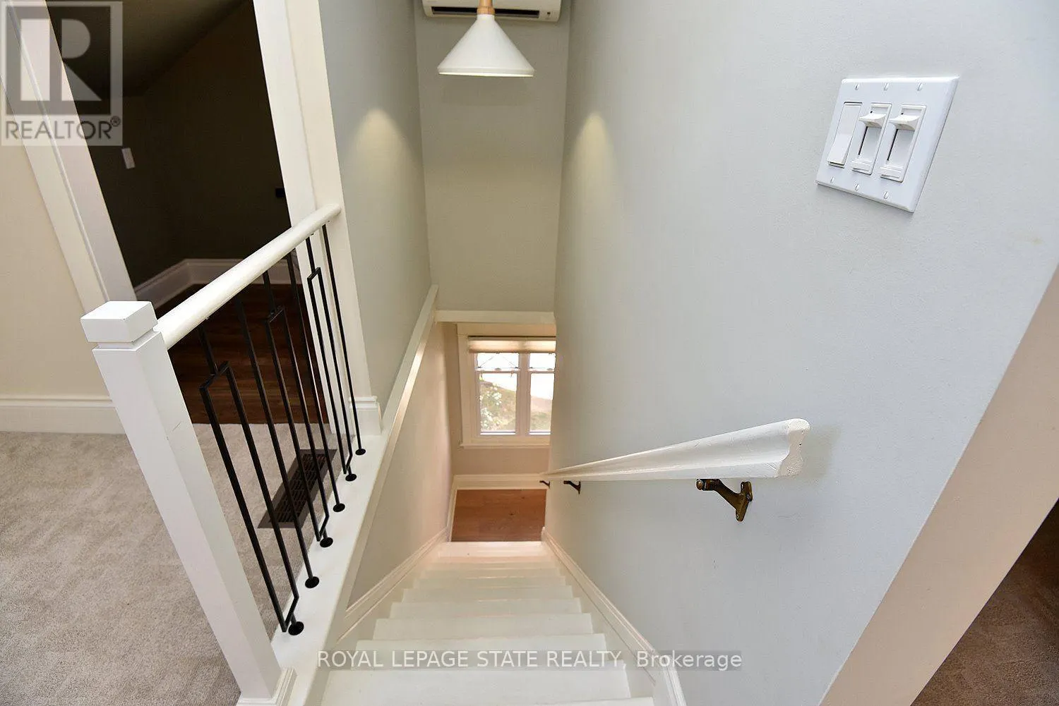 6 NELLES BOULEVARD