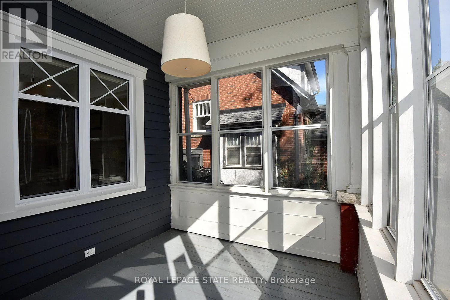 6 NELLES BOULEVARD