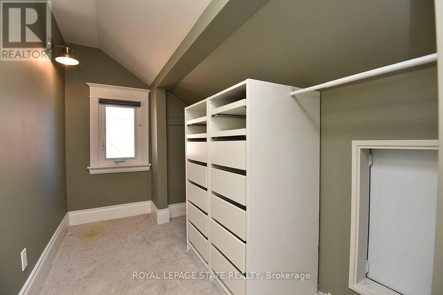 6 NELLES BOULEVARD