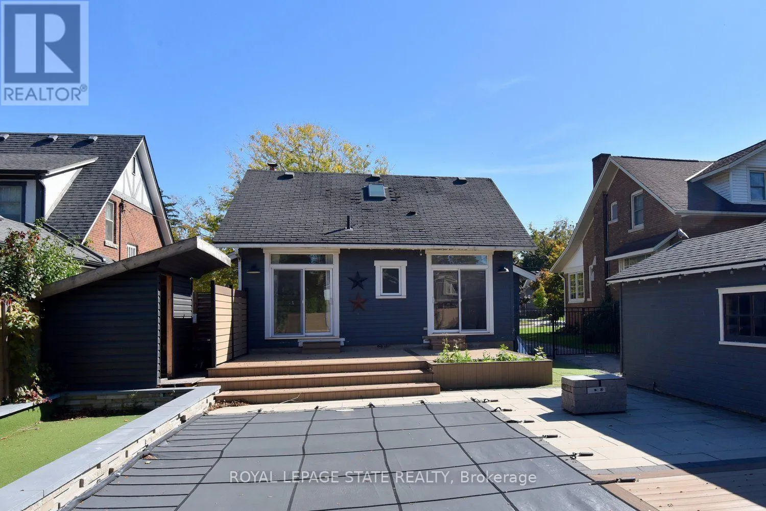 6 NELLES BOULEVARD