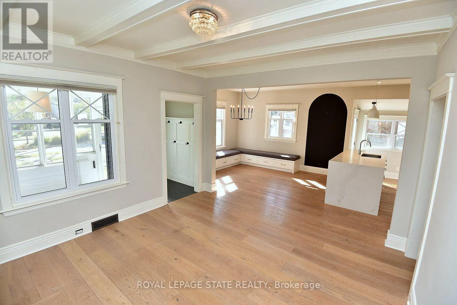 6 NELLES BOULEVARD