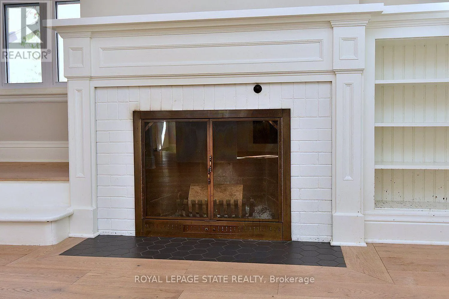 6 NELLES BOULEVARD