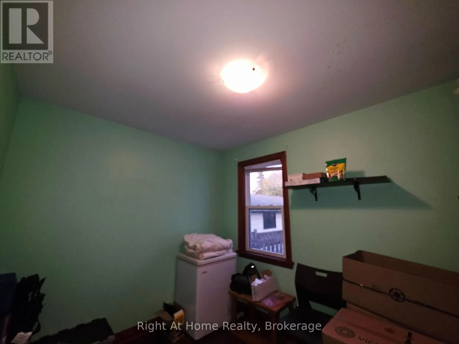 195 EMPRESS AVENUE S